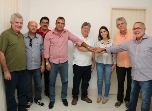 timthumb-4-520x378 Presidente Estadual do PSB diz que partido apoiará reeleição de Anna Lorena, em Monteiro