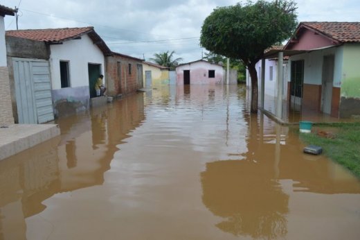 Catingueira-768x511-520x346 Açude estoura e água volta a invadir casas em cidade da PB