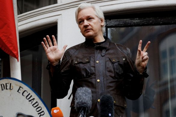 Fundador-do-Wikileaks-julian-585x390 Fundador do Wikileaks, Assange é preso em Londres