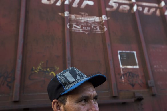caravana-imigrantes-cubanos-585x390 Mais de mil migrantes fogem de centro de detenção no sul do México
