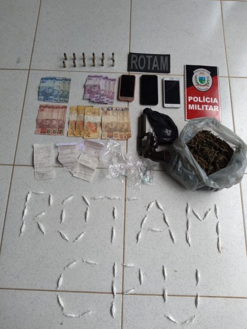 drogas_presa_em_monteiro-488x650 Em Monteiro: Polícia Militar apreende maconha, cocaína, revólver e dinheiro na “Vila da Papa”