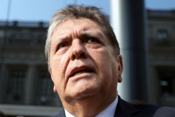 peru-585x390 Ex-presidente do Peru tenta se matar ao receber ordem de prisão