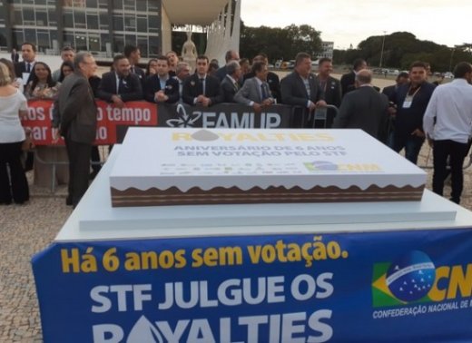 timthumb-11-520x378 EM BRASÍLIA: Cerca de mil prefeitos protestam no STF em defesa da redistribuição dos royalties do petróleo