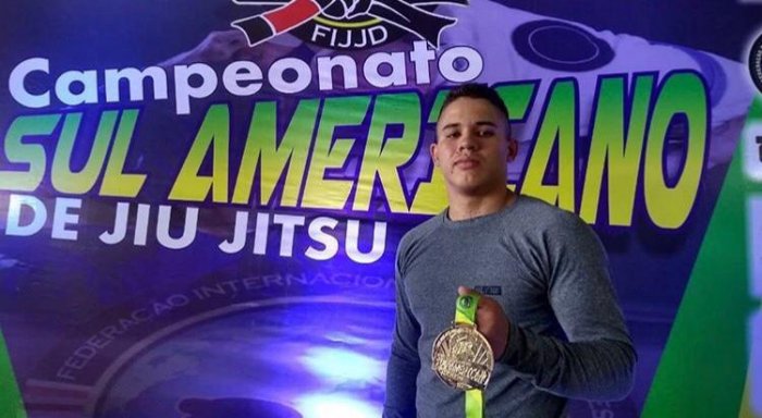 6a5d9fd3-4404-4dca-884e-fefa59414600-700x384 Jovem Sumensse leva título de Campeão Sul-americano em campeonato de Jiu-jitsu