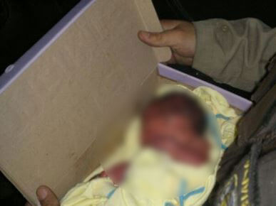 Bebê-desfocado Recém-nascida é encontrada morta em caixa de sapato no lixão em Monteiro