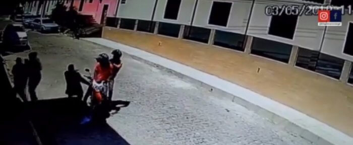 MORTE-VEREADOR-700x288 Câmeras de segurança registram momento em que vereador Antônio do Cartório é executado na porta da Câmara – VEJA VÍDEO
