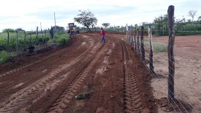 Trabalho-ZOna-Rural-1-693x390 Secretaria de Agricultura de Monteiro continua realizando melhorias na zona rural