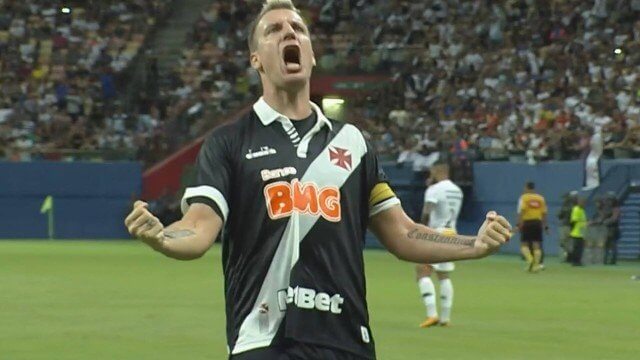 VASCO-CORINTHIANS Vasco empata em 1 a 1 com o Corinthians e segue na zona de rebaixamento do Brasileiro