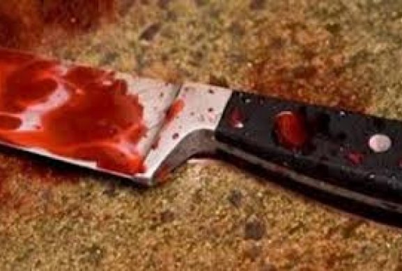 faca-com-sangue-577x390 Aluno é esfaqueado por colega dentro de Escola Estadual em Sertânia.