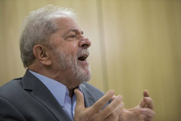 lula_livre-585x390 Defesa de Lula pede ao STJ para ex-presidente cumprir pena em casa