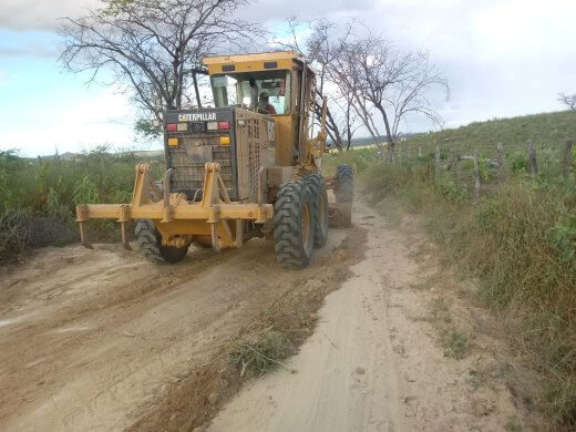 GARAPA1-520x390 Secretaria de agricultura de Monteiro realiza serviços em estradas, silagem, reposição de lâmpadas e conserto de bombas