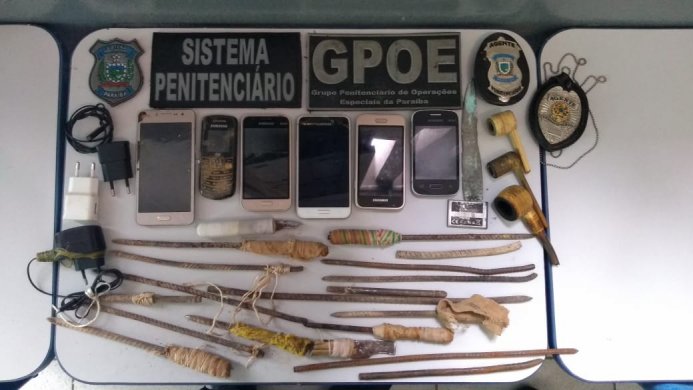 IMG-20190612-WA0188-693x390 Exclusivo: Pente fino localiza vários celulares na cadeia pública de Monteiro