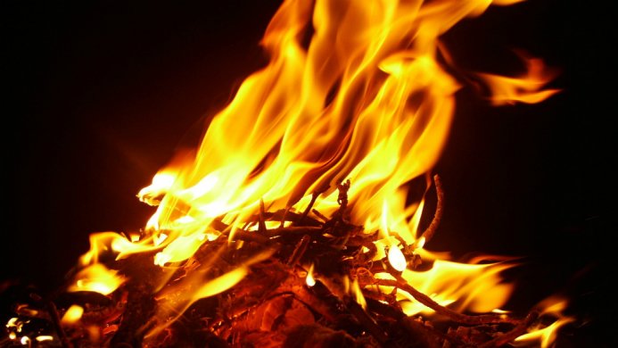 fogueira-original1-693x390 Homem morre ao cair em fogueira na Paraíba
