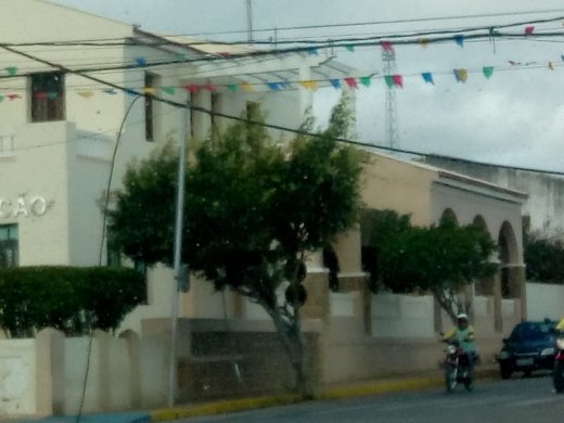 s4-520x390 Exclusivo: Caminhão derruba totem e fios de semáforo em Monteiro
