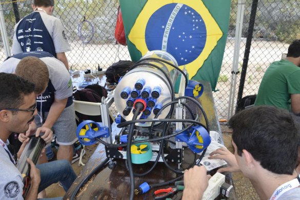 rog1149-min-585x390 Robô da Equipe Nautilus representa Brasil na Robosub 2019