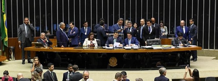 29100957576210-700x263 Veto de Bolsonaro cai e Fake News dá até 8 anos de cadeia no Brasil