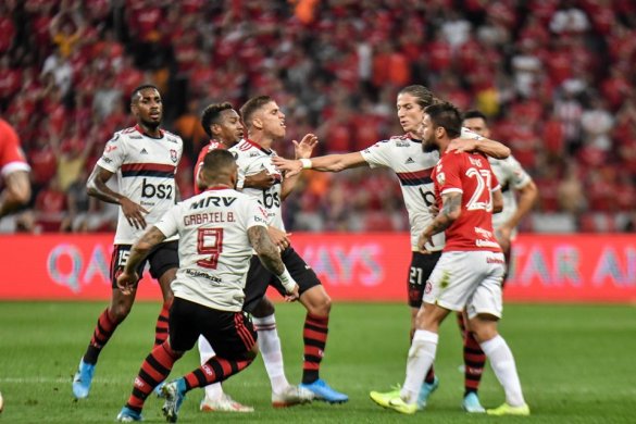 Inter-x-flamengo-585x390 Flamengo empata com o Inter por 1 x 1 e está na semi da Libertadores
