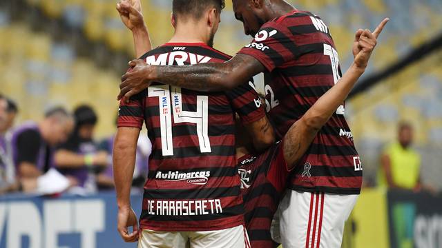 dsc-2163 Arrascaeta brilha, Flamengo bate os reservas do Grêmio e diminui vantagem do líder
