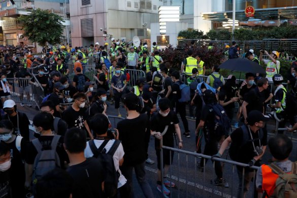 pm-585x390 Hong Kong: polícia muda de estratégia em mais um protesto