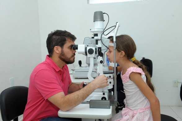 alunos-da-rede-municipal-de-ensino-recebem-atendimento-oftalmologico-em-monteiro-7-587x390 Alunos da rede municipal de ensino recebem atendimento Oftalmológico em Monteiro