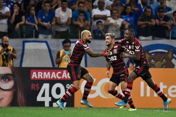 gazeta-press-foto-1303395-585x390 Flamengo vence Cruzeiro fora e bate recorde de vitórias
