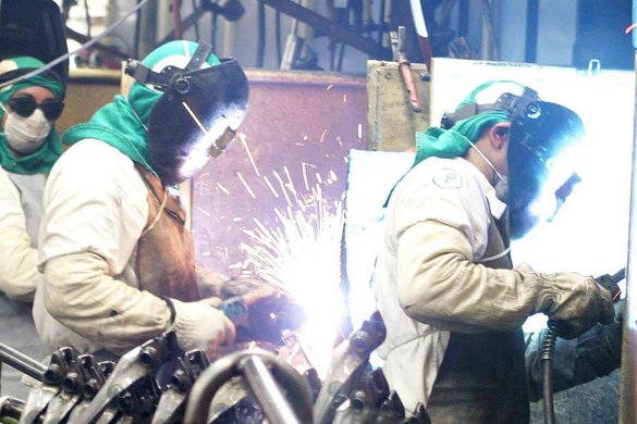 industria_03-585x390 Brasil precisa capacitar 10,5 milhões de trabalhadores até 2023