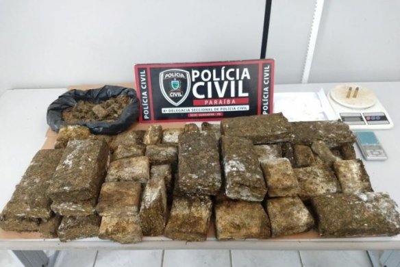8C3C1995-E103-4D03-BA2D-8E5D3B327AA1-584x390 Polícia Civil apreende 14 kg de maconha, cocaína, armas e munições na Paraíba