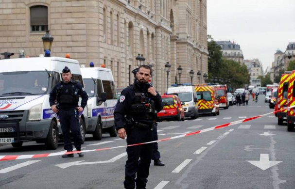 FRANÇA-ATAQUE-607x390 Ataque com faca deixa quatro policiais mortos na sede da polícia em Paris