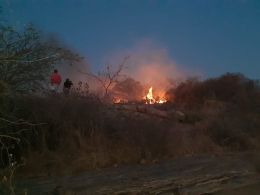 IMG-20191025-WA0293-520x390 Incêndio que atinge zona rural de Monteiro, continua sem controle