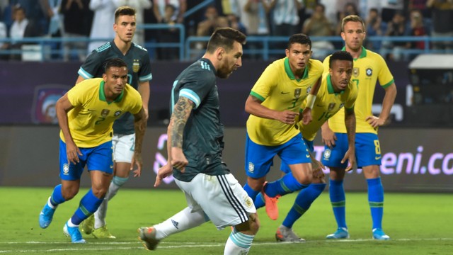 BRASIL-ARGENTINA Brasil perde para a Argentina, na pior sequência de resultados desde 2012