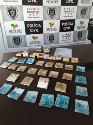 DINHEIRO-PRESO-PB-300x400 Suspeito de tráfico é preso com R$ 40 mil em dinheiro na PB