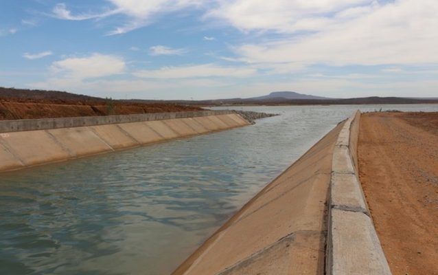 ÁGUA-638x400 Ministro diz que água da transposição chegará a Monteiro na segunda quinzena de novembro