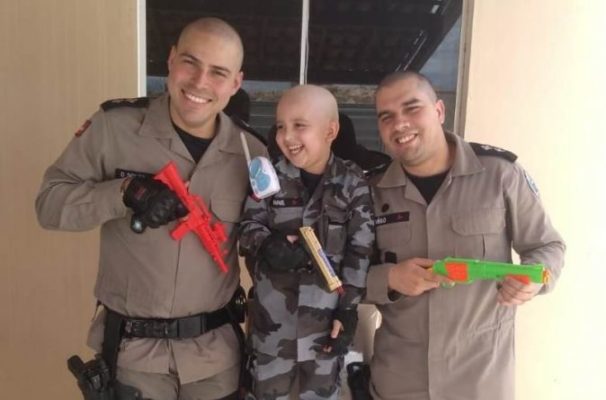 Rafael_Guarnição-9bpm-6-674x445-606x400 Policiais Militares raspam cabelo em apoio à criança que está lutando contra o câncer