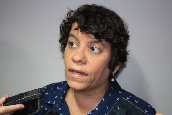 estela_bezerra_walla_santos_5-599x400 Com 25 votos, ALPB decide revogar prisão da deputada Estela Bezerra