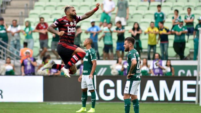 gabigol-comemora-gol--700x394 Fla passeia no Allianz, faz 3 a 1 no Palmeiras e aumenta pressão sobre Mano