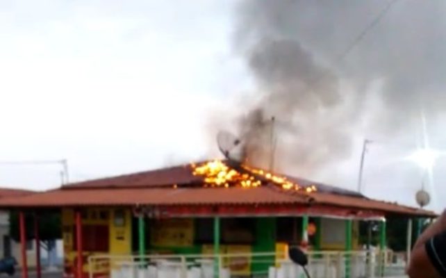 BARRACAS-FOGO-642x400 Quiosques pegam fogo em cidade do Cariri