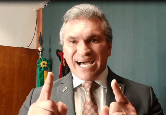 julian-lemos-800x553-1-579x400 Julian alerta filhos de Bolsonaro: ‘Se me apontar o dedo vai levar pau’