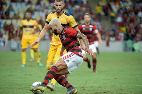 5c9187ee002c8 Flamengo vence Madureira, elimina Botafogo e avança às semifinais.