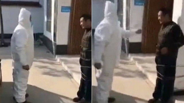 CHINES-AMARRADO Chinês é amarrado a pilastra por se recusar a usar máscara contra coronavírus