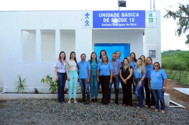 comunidade-de-olho-dagua-do-silva-comemora-entrega-do-psf-10-em-monteiro-10-602x400 Comunidade de Olho D’Água do Silva comemora entrega do PSF 10 em Monteiro