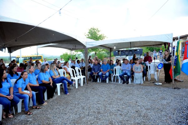 comunidade-de-olho-dagua-do-silva-comemora-entrega-do-psf-10-em-monteiro-14-602x400 Comunidade de Olho D’Água do Silva comemora entrega do PSF 10 em Monteiro