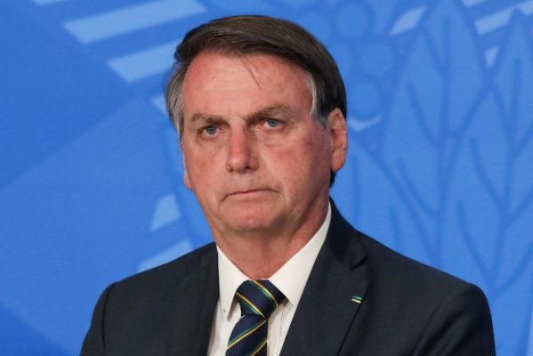 eliygxcx0aa4zxx-599x400 Ministro do STF encaminha pedido de afastamento de Jair Bolsonaro