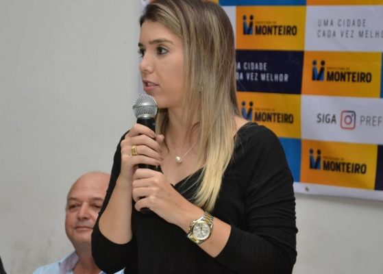 lorena-559x400 Prefeita de Monteiro repudia pronunciamento do presidente e segue com plano de contingência