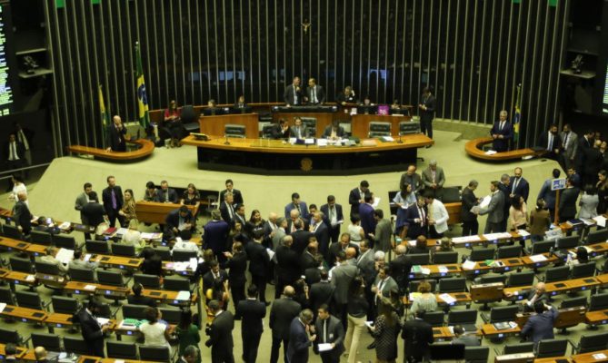 pzzb1392-669x400 Alcolumbre suspende sessão e vetos à LDO serão votados nesta quarta