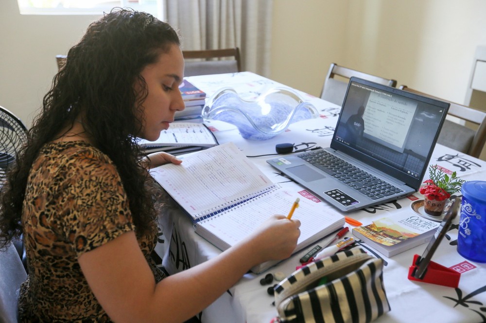 AULAS Aulas online para estudantes da rede pública da Paraíba começam nesta segunda-feira (27)