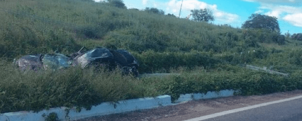 1-1 Motorista perde controle de veículo e colide em poste de alta tensão na BR-110 em Monteiro