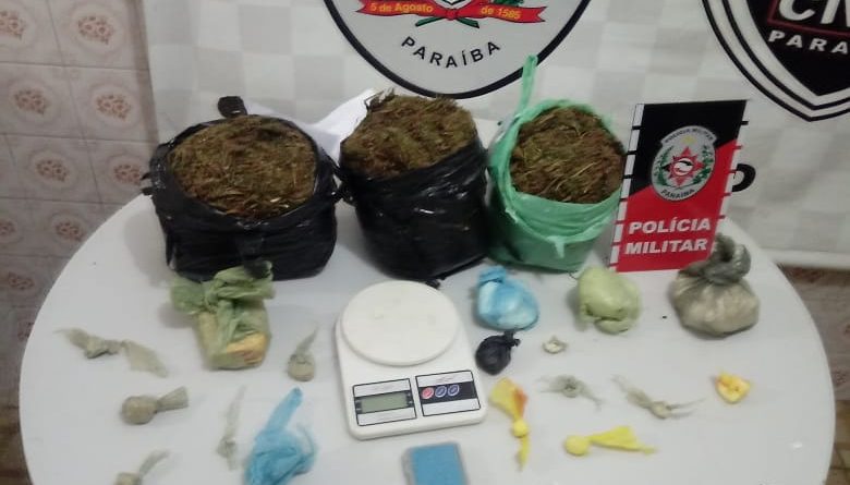 a1741d80-00ca-4688-9a9f-10bc3315e756-780x445-1 Polícia Militar apreende quase quatro quilos de drogas no Litoral Norte da Paraíba