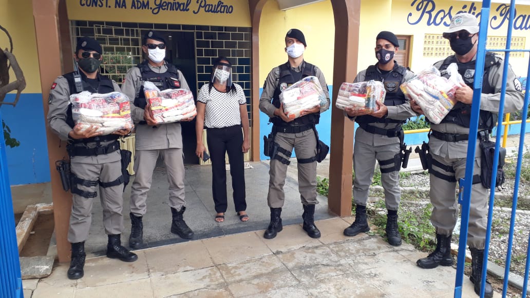 IMG-20200612-WA0364 Polícia Militar realiza distribuição de cestas básicas na campanha "Somos Solidariedade" para famílias carentes no Cariri