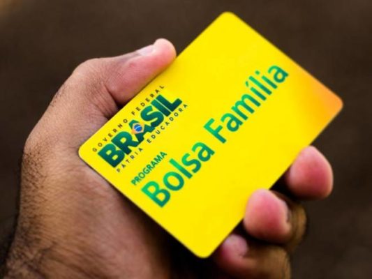 bolsa-familia-1-533x400 Bolsonaro anuncia aumento e diz que Bolsa Família de R$ 300 está 'praticamente acertado'