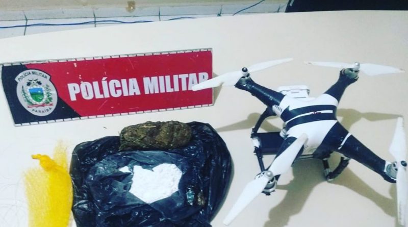 DRONE-LEVANDO-DROGAS Polícia Militar apreende Drone que estaria levando drogas para presídio na PB